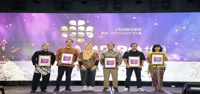 Pengalaman Naik Panggung dan Terima Penghargaan Blogger